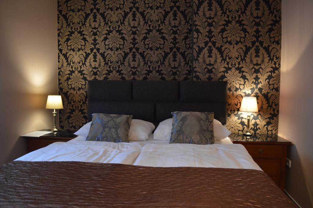 Platan Hotel Шарвар Экстерьер фото