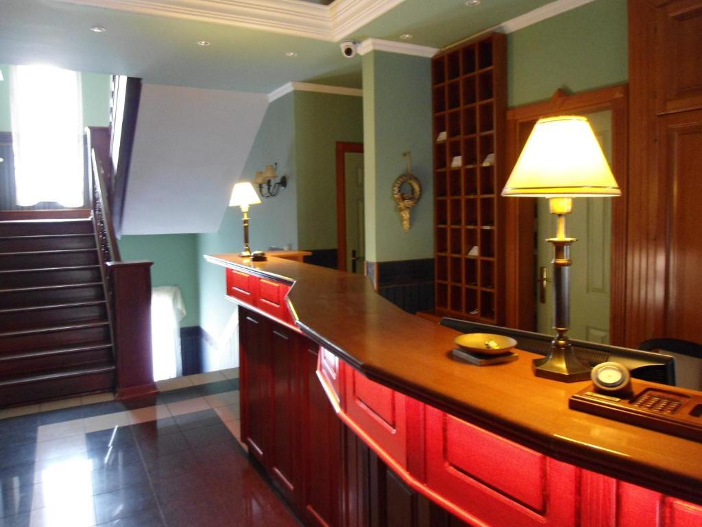 Platan Hotel Шарвар Экстерьер фото