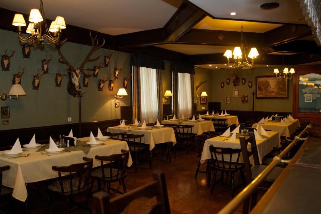 Platan Hotel Шарвар Экстерьер фото
