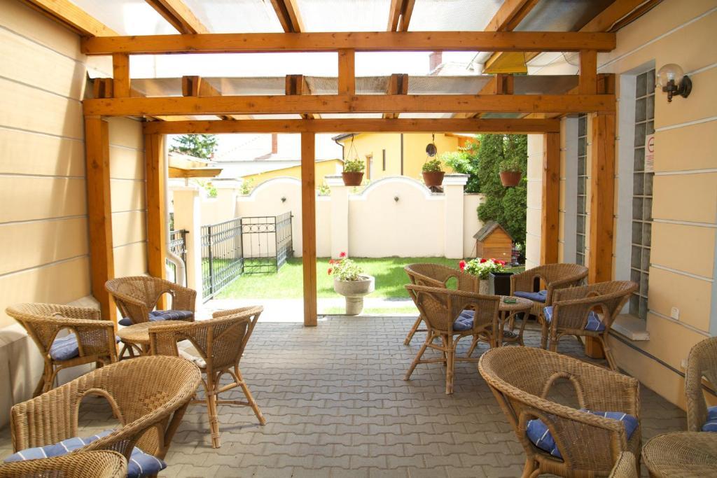 Platan Hotel Шарвар Экстерьер фото