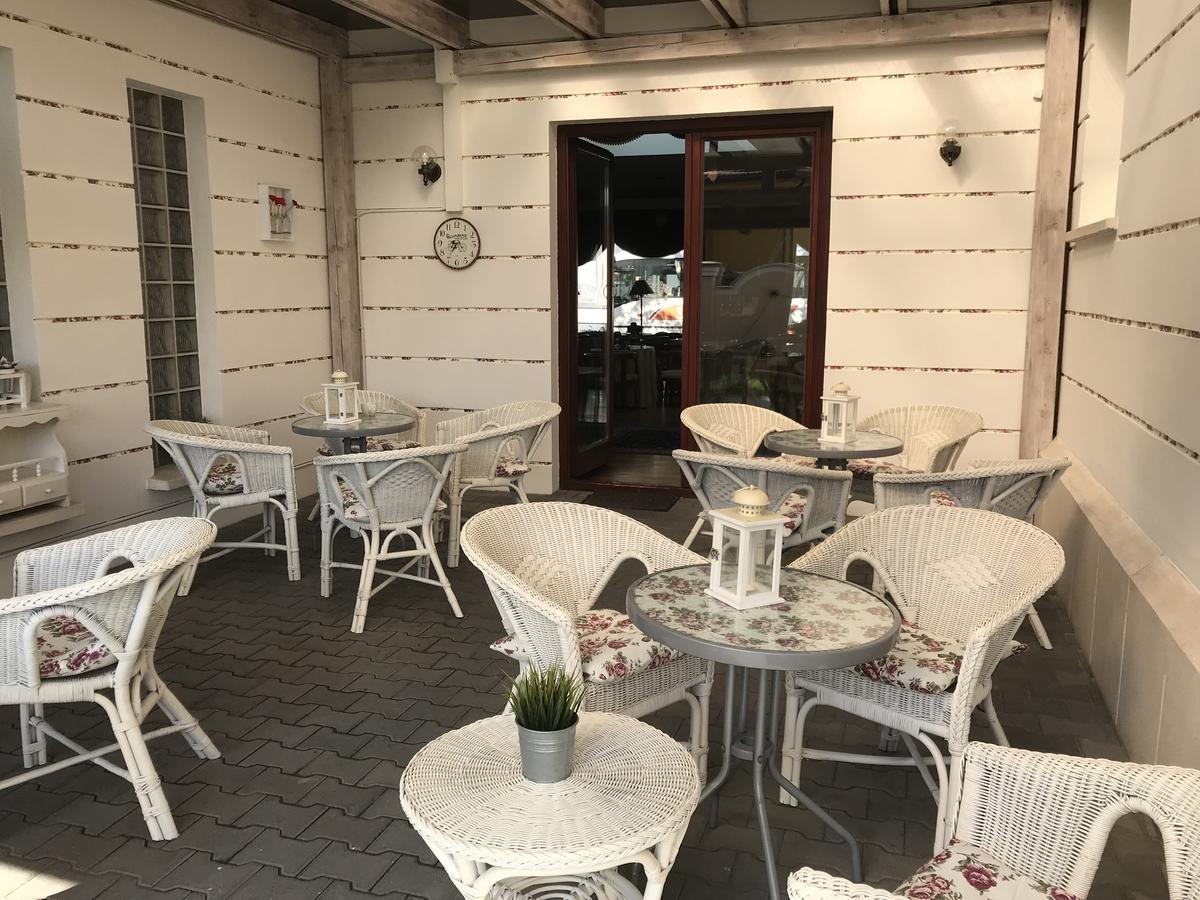 Platan Hotel Шарвар Экстерьер фото